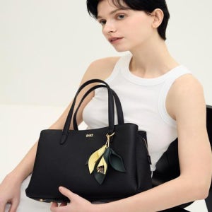 [미스티플라워] 블랙 플라워 참장식 가죽 토트백 (DCBA5F543BK)