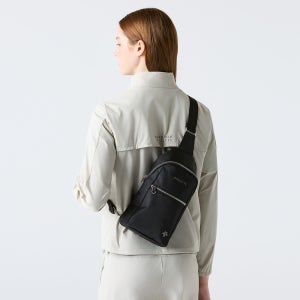 [데상트] 우먼스 나일론 슬링백 SR122UBG10