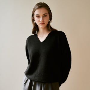 [메종바인] 프리미엄 베이비 캐시미어 100 올뉴 브이넥 - Black Black(1월 4주 발송예정)