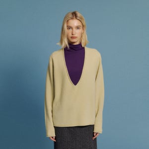 [엘오61] Deep V-neck Sweater in Sage