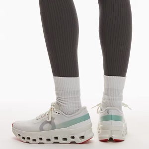 On 온 클라우드몬스터 화이트 핑크 스니커즈 Cloudmster Laufsneaker in Wei und Rosa 209790830WEISS 150068770