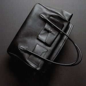 킨더살몬 Tessa Leather Tote Bag Black
