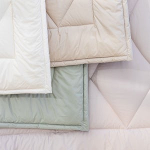 [롯데백화점] 크리스피바바 비하이브 양모패드 Q(자수) LE1220780627