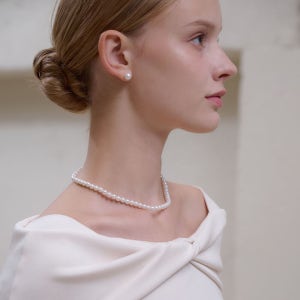 [디아트레] 7차리오더_Lora twist off shoulder top [Ivory]