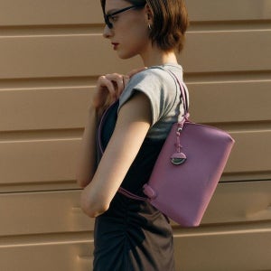 [롯데백화점] 질스튜어트 뉴욕 MINUTE 핑크 가죽 참장식 미니숄더백 JABA5F024P2 LE1219931806