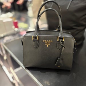 프라다 사피아노 레더 메탈로고 토트백 블랙 금장 1BA164 2EDV F0002 A S가능 투웨이 토트 크로스백 150483986