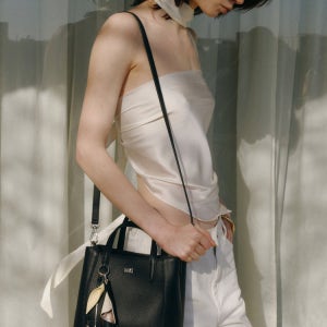 [닥스 액세서리] 닥스 ACC 쇼핑백동봉 소가죽 플라워 참장식 토트백 S BK-LB -LB DCBA6E555BK