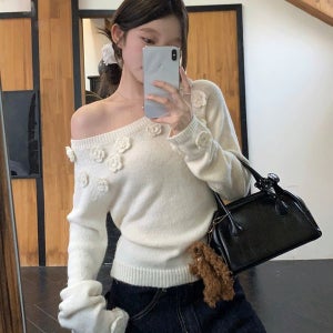 내일도착 오프숄더니트 [꽃송이장식🤍/허리매듭] 블랑 언발 오프숄더 플라워 모티브 니트 스웨터