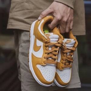 나이키 덩크 로우 넥스트 네이처 펜텀 머스타드 우먼스 DN1431-001