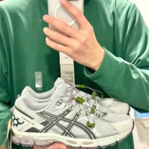 아식스 젤 카하나 8 운동화 그레이 실버 그린 1011B828-021