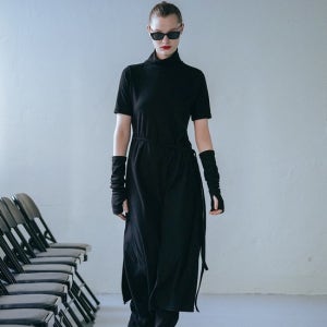 [320쇼룸][320SHOWROOM]터틀넥 랩 롱 골지 원피스(K1767575483874072BK01)