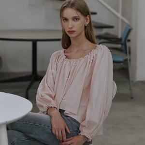 [드헤베] Della Shirring Off Shoulder Blouse [Pink]