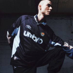 [엄브로] HBL 네오 브릿 반팔 풋볼저지 블랙 UR121CRJ21