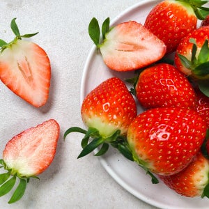 진한 딸기 맛의 고령 설향 딸기 500g 1팩