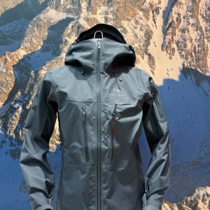 아크테릭스 FW24 알파 SV 재킷 여성