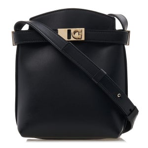 살바토레 페라가모 [페라가모] 여성 허그 투톤 스마트폰 홀더 크로스 22 0650 NERO CALF 0770888