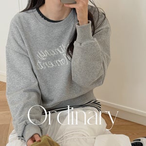 오디너리 모먼트 자수 맨투맨,퍼플리아