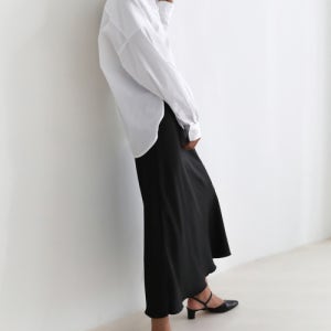[모어서울] 아델 새틴 스커트 P24FW-SK003S
