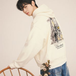 [리버클래시][LIBERCLASSY][25FW][차은우 PICK] LLW42651 아이보리 백 프린트 아트웍 후드 티셔츠(K1757038800515033NO01)