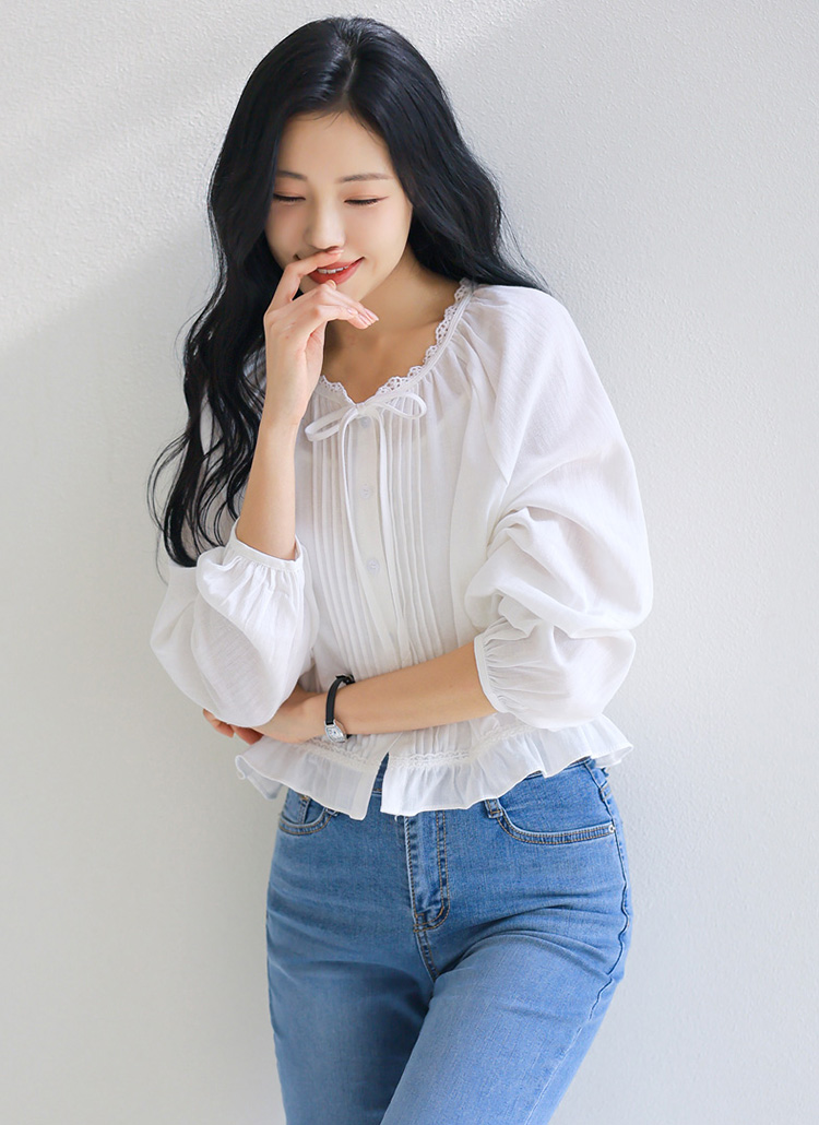 [Theonme] 제이니 레이스 리본 핀턱 플레어 블라우스