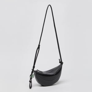 [아카이브앱크] Small fling bag(Glossy crack black)