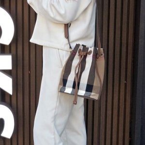 버버리 하우스체크 캔버스 스몰 미니 버킷백 TAUPE BROWN 80840451