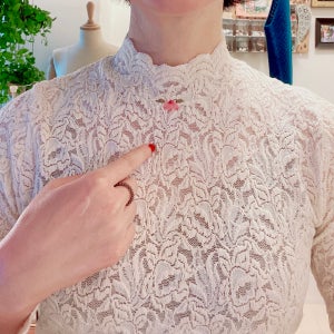 레이스 이너 탑, 더미라리