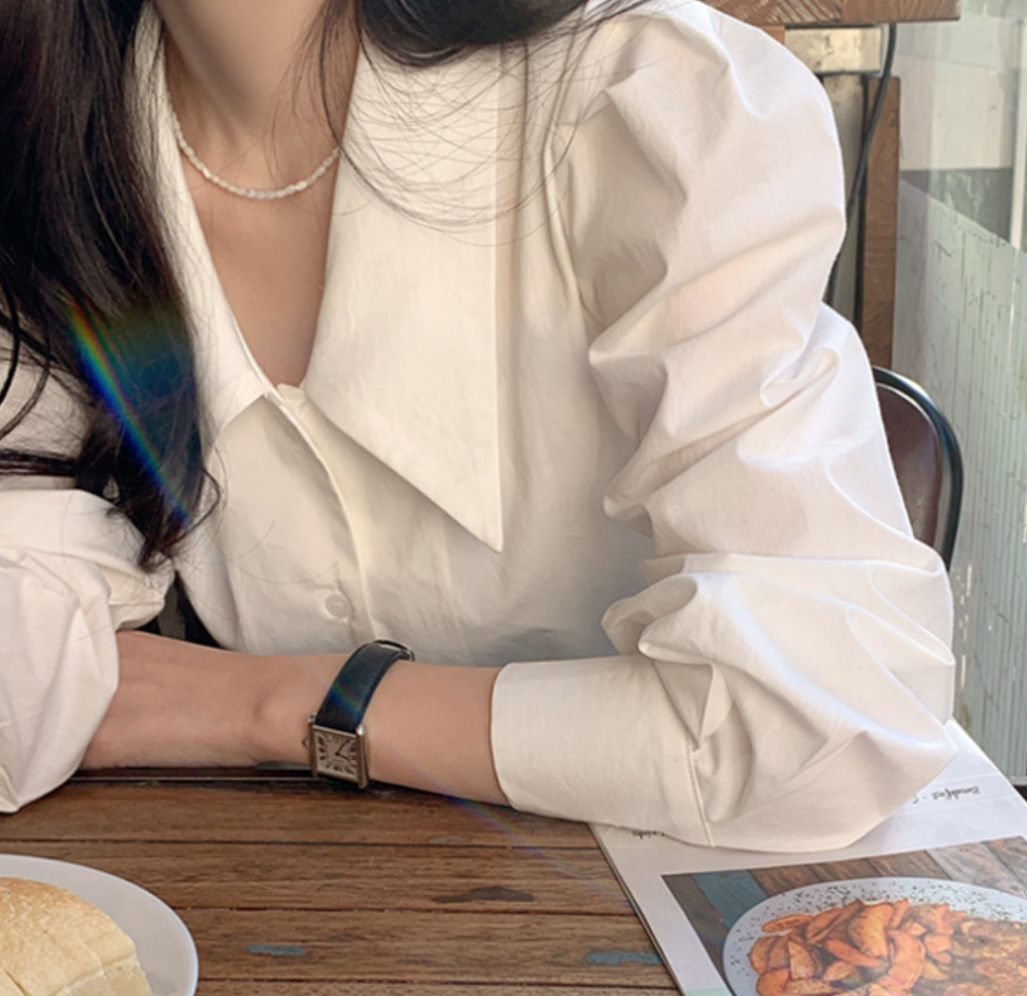 빅카라 퍼프소매 화이트 블라우스