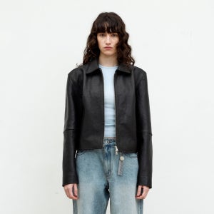 [쿠어 우먼] 램스킨 크롭 레더 점퍼 (블랙)