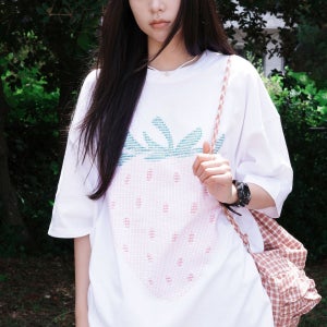 [원더비지터] 5/15 예약배송_Ascii Strawberry Overfit T-shirt [White]