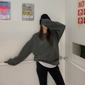 [남녀공용]뉴욕시티 자수 피그먼트 긴팔 맨투맨