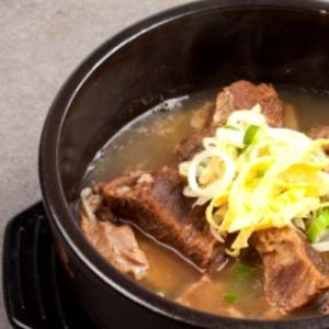 [5만원이상 무료배송] 고기폭탄 뼈없는 순살갈비탕 550g