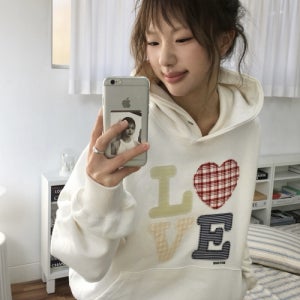 [밈더워드로브] 헬로 월드 패치워크 LOVE 후드티_화이트 MW261HD1WH