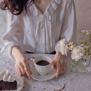 [LABEL] 젠느레이스 샤링카라 찰랑찰랑 여리핏 블라우스 [size:F(55~66)]