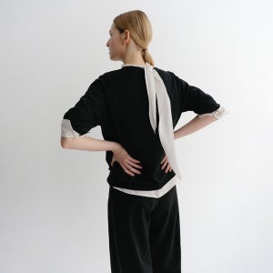 [이아] NOA SILK BLEND KNIT TOP (BLACK)