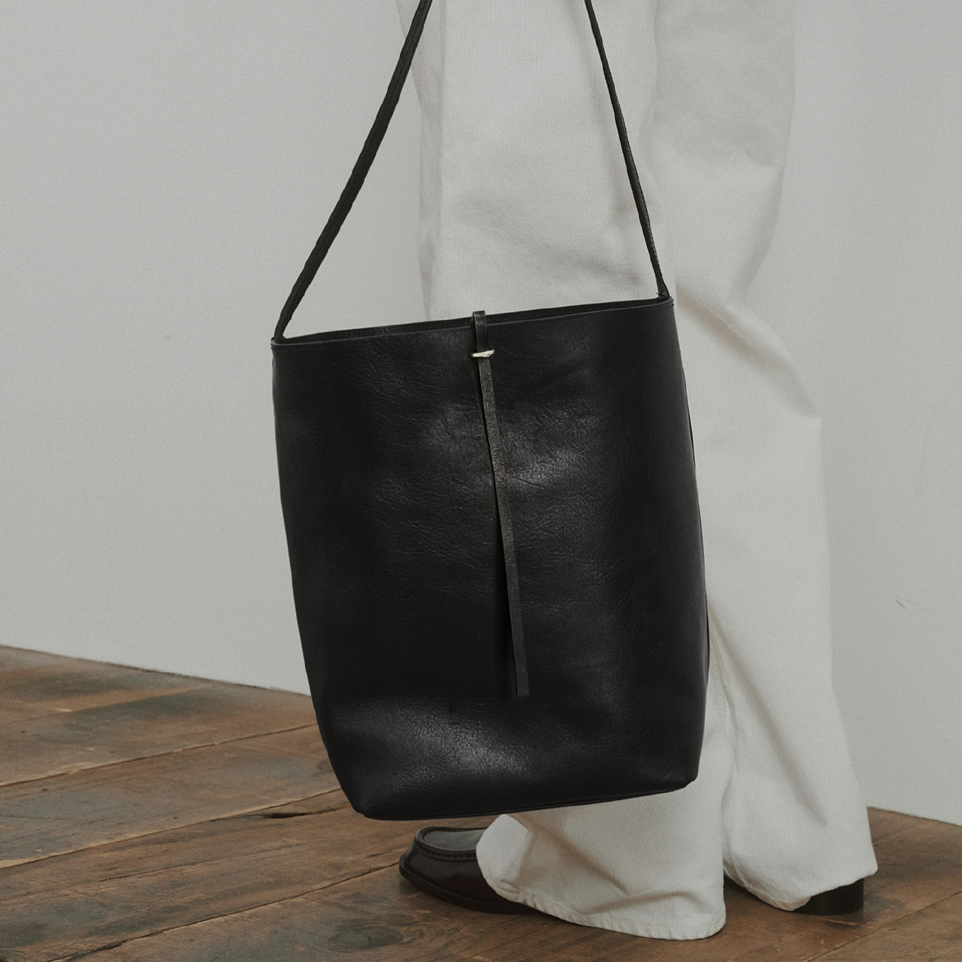 [세포세이] AUBE BUCKET BAG (BLACK)