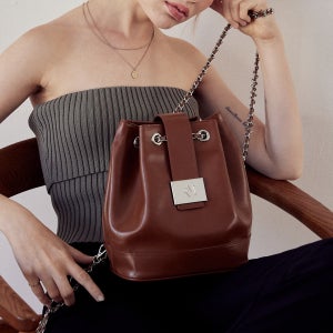 [아마르] Eins chain bag_camel