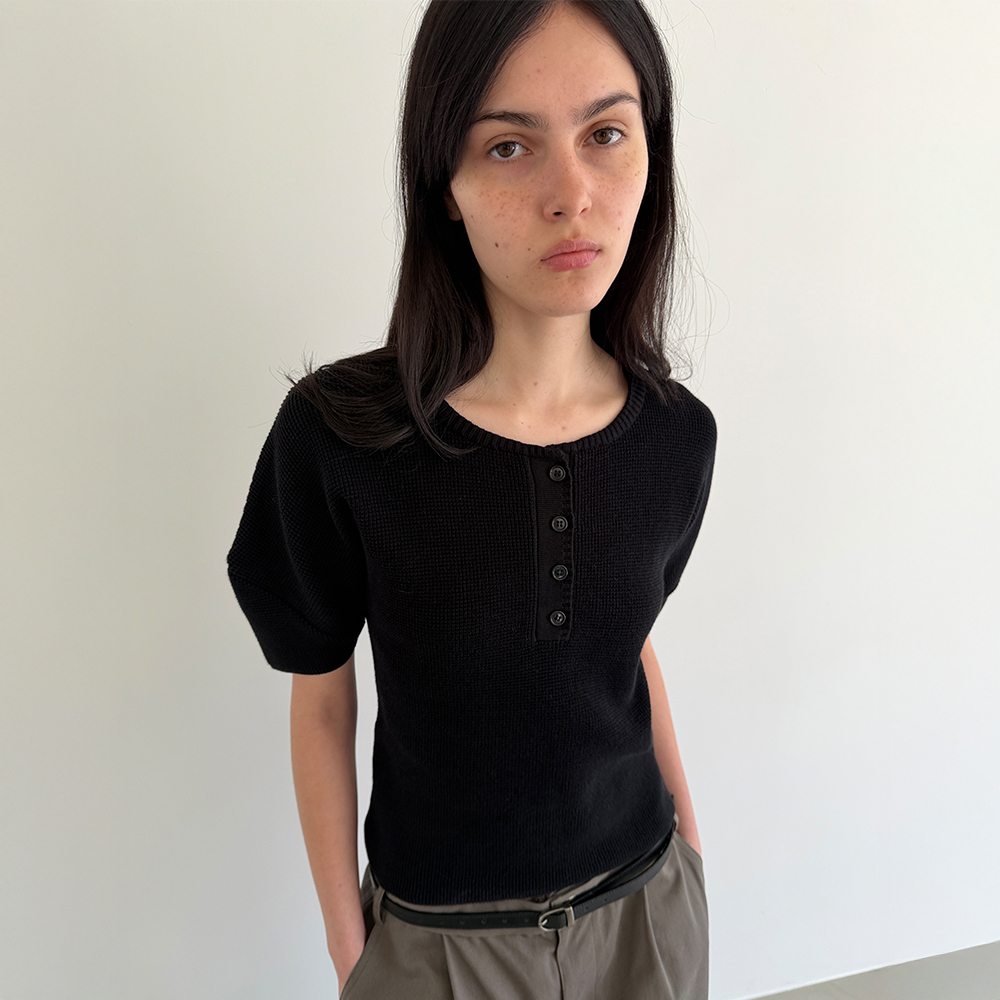 [로우클래식] PUFF SLEEVE HENRY NECK KNIT TOP_BLACK [LW265KN07BK]