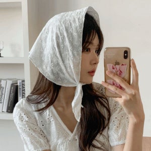 내일도착 반다나/두건 [셀프웨딩/면소재] 펀칭 코튼 플라워 꽃 삼각 스카프 헤어 두건 2color