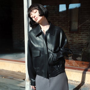 [시야쥬] SIOT4186 스무드 페이크 레더 블루종_Black