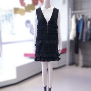 [럭키슈에뜨] LFDAS25200BKX 프릴 장식 브이넥 미니 원피스