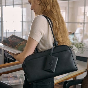 [드메리엘] [3/31 순차배송] Elena Boston Bag Medium Black