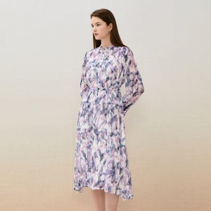 [더아이잗] 셔링 프릴넥 플레어 원피스 (PRINT PURPLE) IR4A0OP051