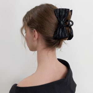 [카인더베이비] kinda lace layered ribbon claw - black