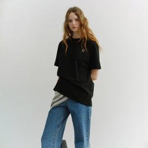 [던스트] UNISEX LOGO CREASE T-SHIRT BLACK_UDTS6A111BK