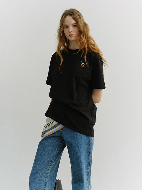 [던스트] UNISEX LOGO CREASE T-SHIRT BLACK_UDTS6A111BK