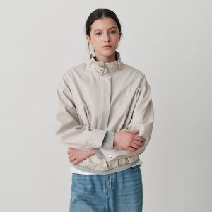 [르 스튜디오] STRAP HIGH-NECK CROPPED JACKET (LGY)