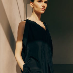 킨더살몬 Arden Silk Blouse Black