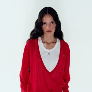 [노이스] W LINEN BLEND SHEER DEEP V-NECK KNIT TOP - RED