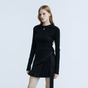 [뮤제] [8th][윤지혜 착용] GAUDI Neck Point Embroidered Unbalance Hem Top_Black